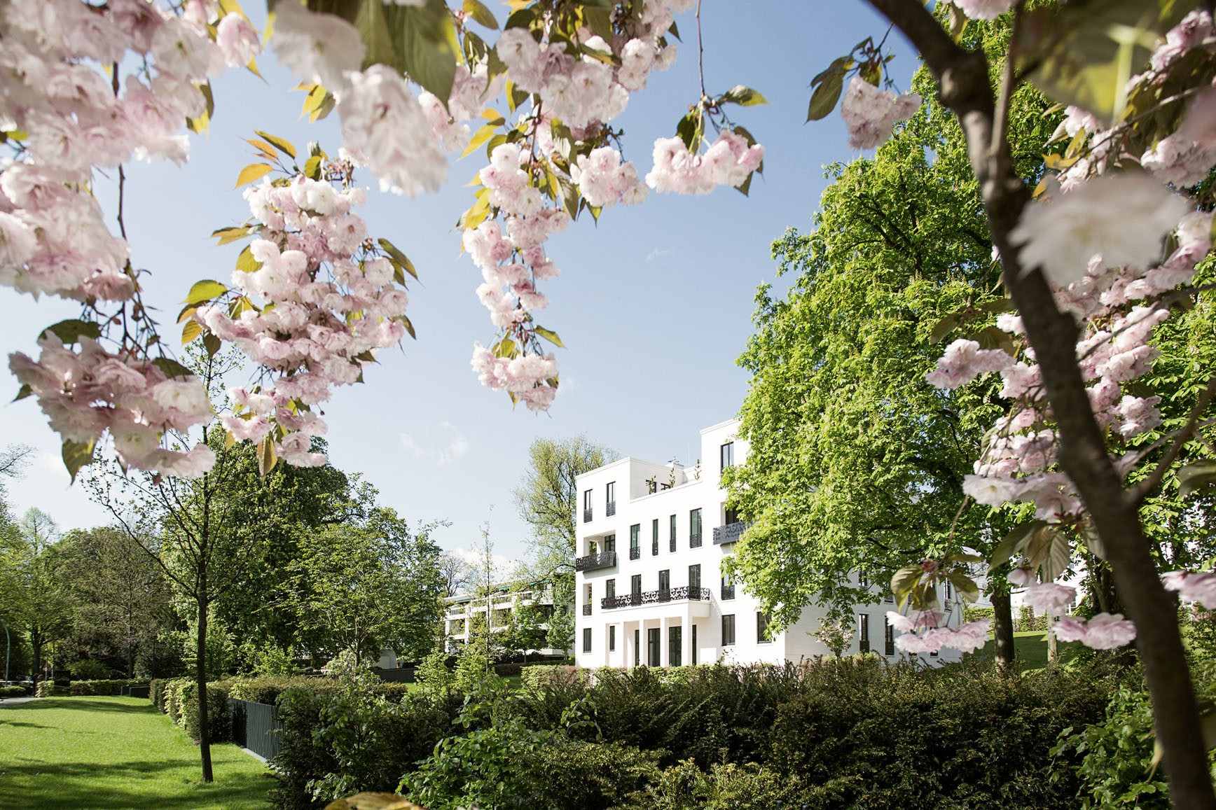 Ein Blick auf die Alstervillen der Sophienterrassen in Hamburg