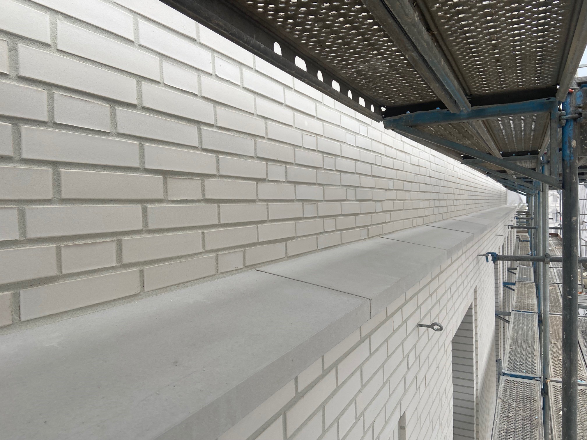 Darstellung des Baufortschritts der Klinkerfassade und Fenster an der Sophie in Hamburg