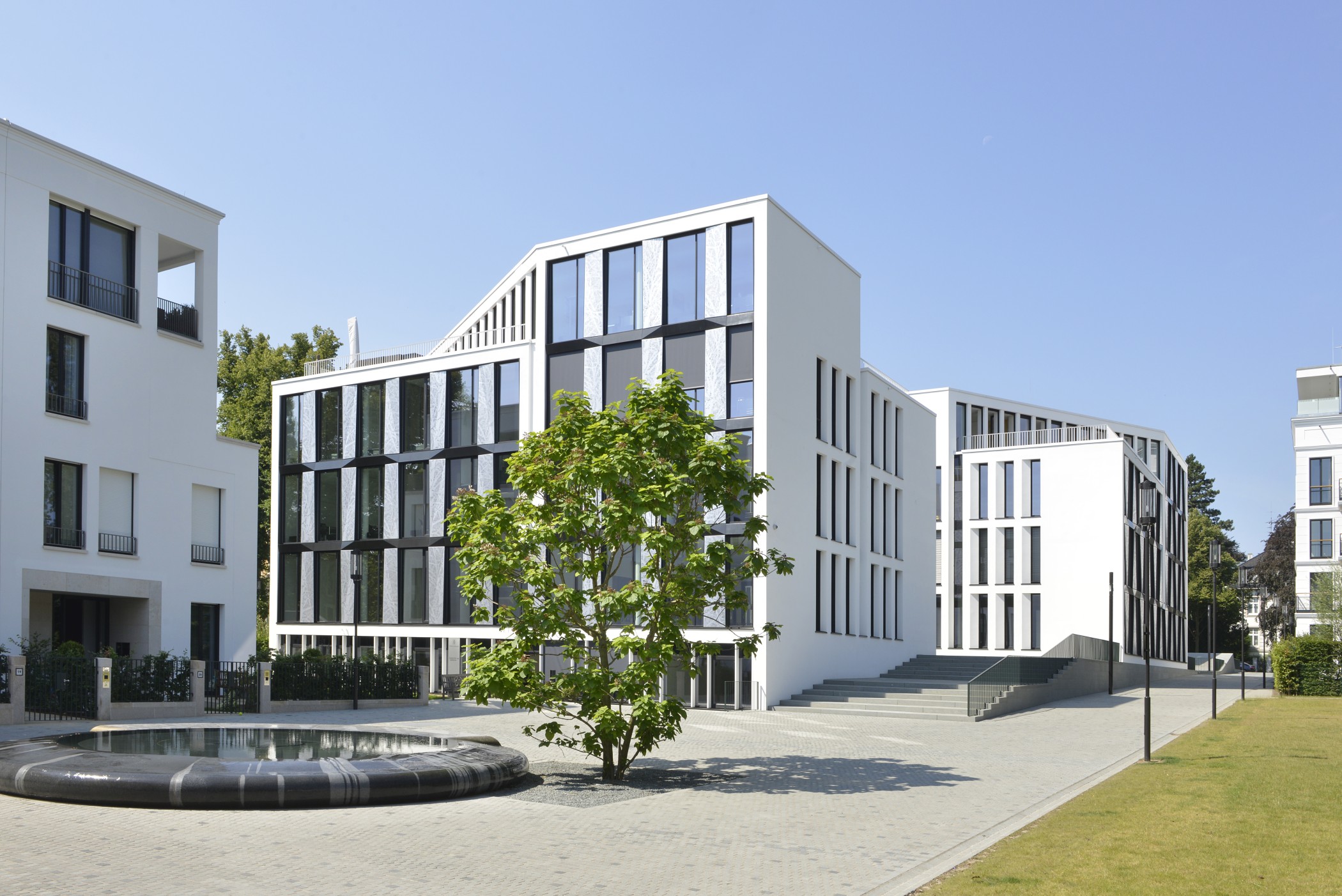 Blick vom Platz auf den Neubau in den Sophienterrassen