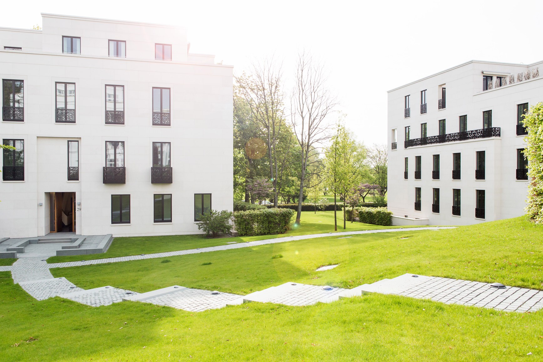 Two white Alster villas with lawns in the Sophienterrassen